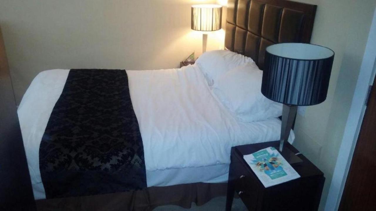 Oyo Clayton Lodge Newcastle-under-Lyme Esterno foto