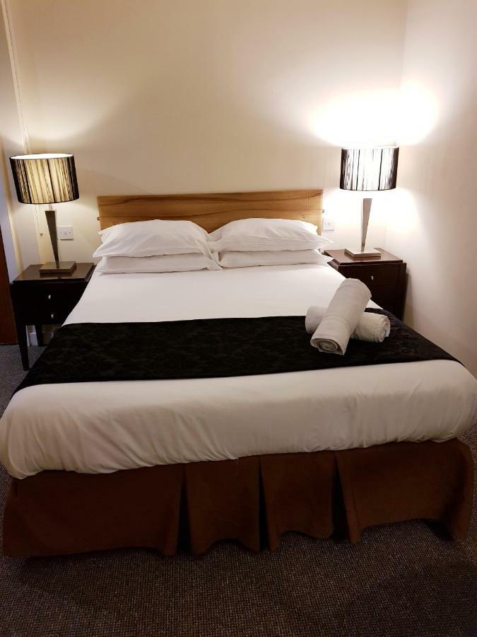 Oyo Clayton Lodge Newcastle-under-Lyme Esterno foto